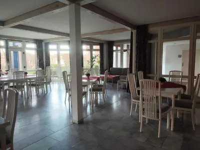 Ein Restaurant oder anderes Speiselokal in der Unterkunft Traveloge mit SCHWIMMBAD und SAUNA