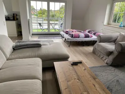 Ein Sitzbereich in der Unterkunft Ferienwohnung Falkenfeld