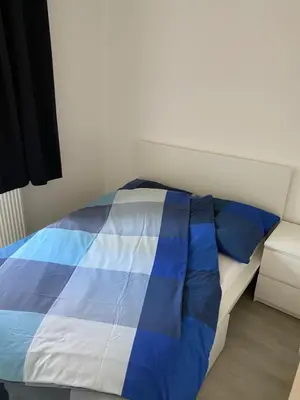 Ein Bett oder Betten in einem Zimmer der Unterkunft Zentrale und schöne Ferienwohnung