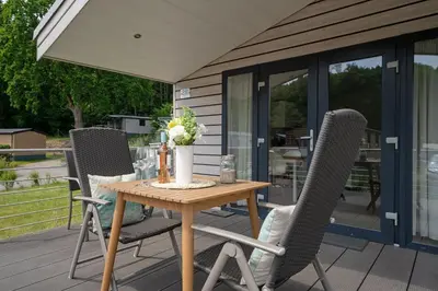 Ein Balkon oder eine Terrasse in der Unterkunft Ferienhäuser Lübecker Bucht Aquamarin