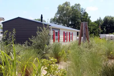 Ein Garten an der Unterkunft Pier98 21