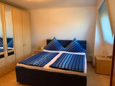 Ein Bett oder Betten in einem Zimmer der Unterkunft Ferienwohnung zum weißen Schwan