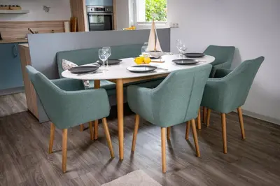 Ein Sitzbereich in der Unterkunft Ferienwohnung Sea Breeze Scharbeutz bietet Platz für bis zu 6 Personen in zentraler Lage von Scharbeutz