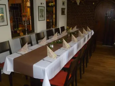 Ein Restaurant oder anderes Speiselokal in der Unterkunft Hotel Grüner Jäger