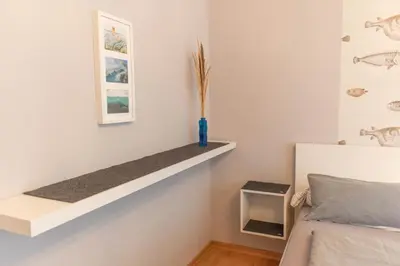 Ein Bett oder Betten in einem Zimmer der Unterkunft Ferienwohnung Gartenkoje - Haffkrug