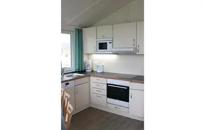 Küche/Küchenzeile in der Unterkunft Freibeuterweg 9 - Dorf 5