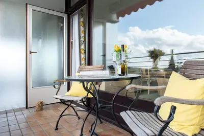 Ein Balkon oder eine Terrasse in der Unterkunft Ferienwohnung Residenz App 812 - Timmendorfer Strand