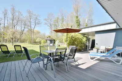 Ein Garten an der Unterkunft Ferienbungalow Erlenweg 20 Erlenweg 20 Appartement 1 Niendorf Ostsee