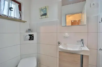 Ein Badezimmer in der Unterkunft Ferienhaus Ahornweg Niendorf Ostsee Ahornweg Niendorf Ostsee