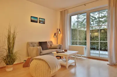 Ein Sitzbereich in der Unterkunft Bädervilla Bergstraße 30 Bädervilla Bergstraße Appartement 2