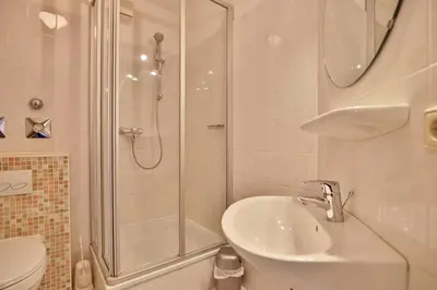 Ein Badezimmer in der Unterkunft Gorch-Fock-Straße 16 Gorch-Fock-Str 16 Appartement 1