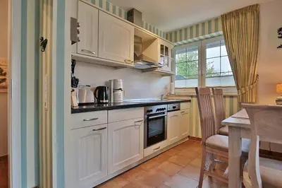 Küche/Küchenzeile in der Unterkunft Sunshine-Residenz Sunshine Residenz Appartement 1 Godewind