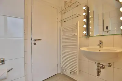 Ein Badezimmer in der Unterkunft Haus Bergstraße 21 Haus Bergstrasse 21 Appartement 2 Glück Ahoi