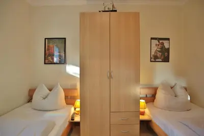 Ein Bett oder Betten in einem Zimmer der Unterkunft Moderne Strandvilla Moderne Strandvilla Appartement 2