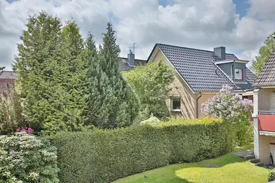 Ein Garten an der Unterkunft Haus Wolburgstraße Haus Wolburgstrasse Appartement 12