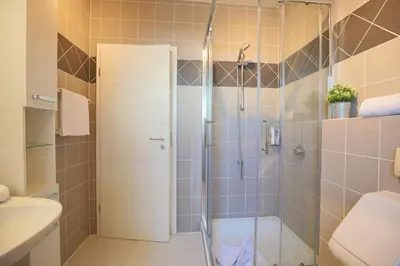 Ein Badezimmer in der Unterkunft Ferienhaus Glockenstraße Ferienwohnung Ostseehöhe Appartement 1