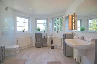 Ein Badezimmer in der Unterkunft Ferienhaus Glockenstraße Ferienwohnung Ostseehöhe Appartement 2
