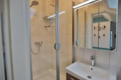 Ein Badezimmer in der Unterkunft Haus Seerose Seerose I Appartement 7