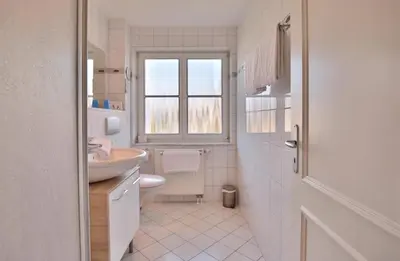 Ein Badezimmer in der Unterkunft Haus Seerose Seerose II Appartement 13