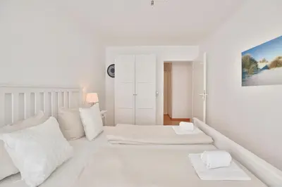 Ein Bett oder Betten in einem Zimmer der Unterkunft Strandschlößchen Strandschlösschen Appartement 1
