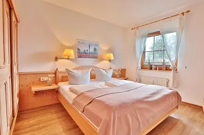 Ein Bett oder Betten in einem Zimmer der Unterkunft Landhaus Pönitz am See Landhaus am See Appartement 8