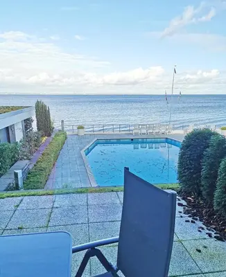 Der Swimmingpool an oder in der Nähe von Haus Miramar TREF Appartement 12