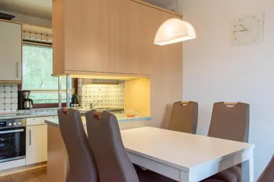 Küche/Küchenzeile in der Unterkunft Geräumige Ferienwohnung ANKER in ruhiger Lage