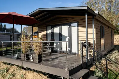 Das Gebäude in dem sich das Ferienhaus befindet