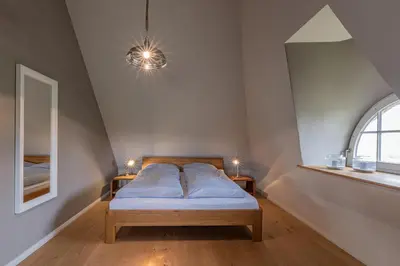 Ein Bett oder Betten in einem Zimmer der Unterkunft Reethaus Hoheleuchte