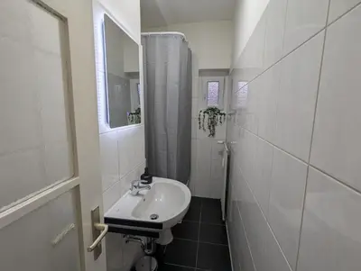 Ein Badezimmer in der Unterkunft HejU - Parking - Kitchen - Netflix - Kingsize Bett