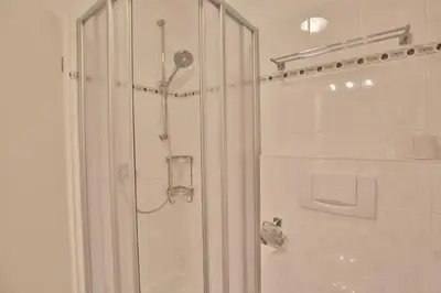 Ein Badezimmer in der Unterkunft Residenz Alte Bergstraße Res Alte Bergstr , App 14