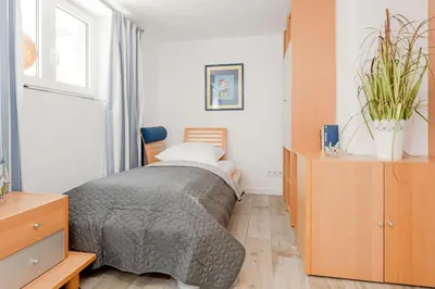 Ein Bett oder Betten in einem Zimmer der Unterkunft Strandallee 100 Küstenliebe
