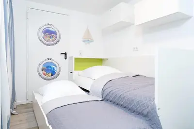 Ein Bett oder Betten in einem Zimmer der Unterkunft Strandallee 100 Strandschönheit