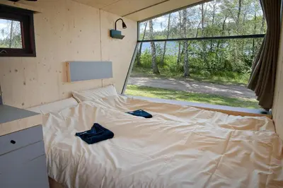 Ein Bett oder Betten in einem Zimmer der Unterkunft Sleep Space 3 - Salemer See