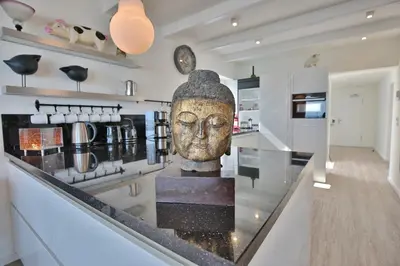 Küche/Küchenzeile in der Unterkunft Strandallee 10 Penthouse Seaview