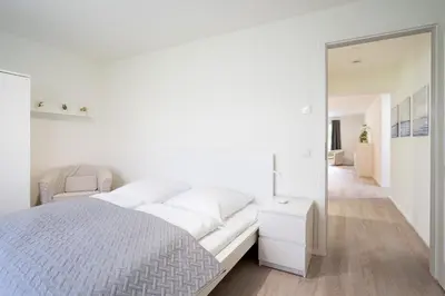 Ein Bett oder Betten in einem Zimmer der Unterkunft Pier 67 Familienkoje Marina Neustadt