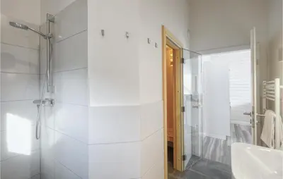 Ein Badezimmer in der Unterkunft Amazing Home In Krems Iiwarderbrück