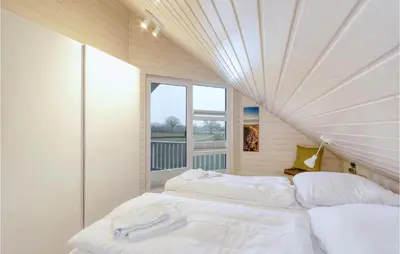 Ein Bett oder Betten in einem Zimmer der Unterkunft Cozy Home In Krems Iiwarderbrück