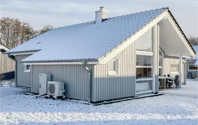 Beautiful Home In Krems Iiwarderbrück im Winter