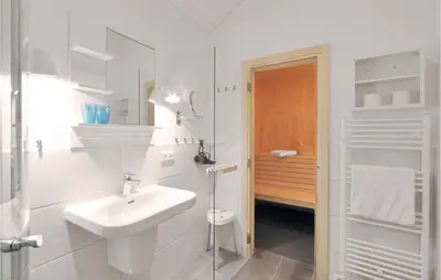 Ein Badezimmer in der Unterkunft Amazing Home In Krems Iiwarderbrück