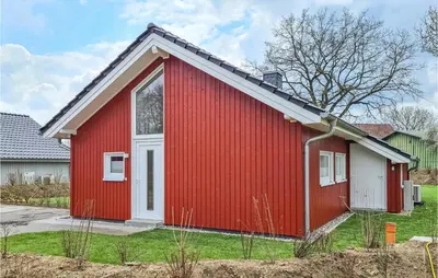 Das Gebäude in dem sich das Ferienhaus befindet