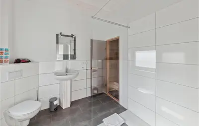 Ein Badezimmer in der Unterkunft Cozy Home In Krems Iiwarderbrück