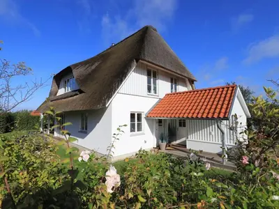 Das Gebäude in dem sich das Ferienhaus befindet