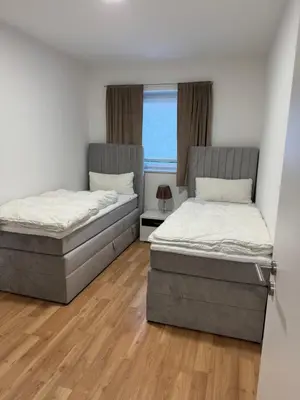 Ein Bett oder Betten in einem Zimmer der Unterkunft Hansehaus Lübeck - Gartensuite