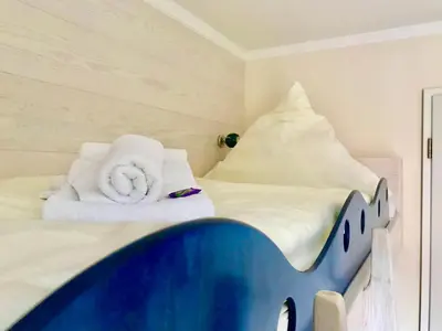 Ein Bett oder Betten in einem Zimmer der Unterkunft Ostsee Lodges mit Wellnessbereich