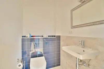 Ein Badezimmer in der Unterkunft Haus Oberdeck 1