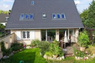 Ein Garten an der Unterkunft Erdgeschoss Wohnung mit Garten