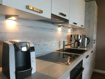 Küche/Küchenzeile in der Unterkunft StrandVILLA Scharbeutz ERSTE REIHE Dünenblick Whg 04