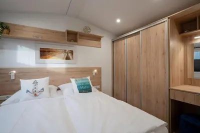 Ein Bett oder Betten in einem Zimmer der Unterkunft Ostseecamp Lübecker Bucht Ferienhaus 