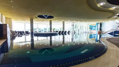 Der Swimmingpool an oder in der Nähe von Apartment am Kurpark